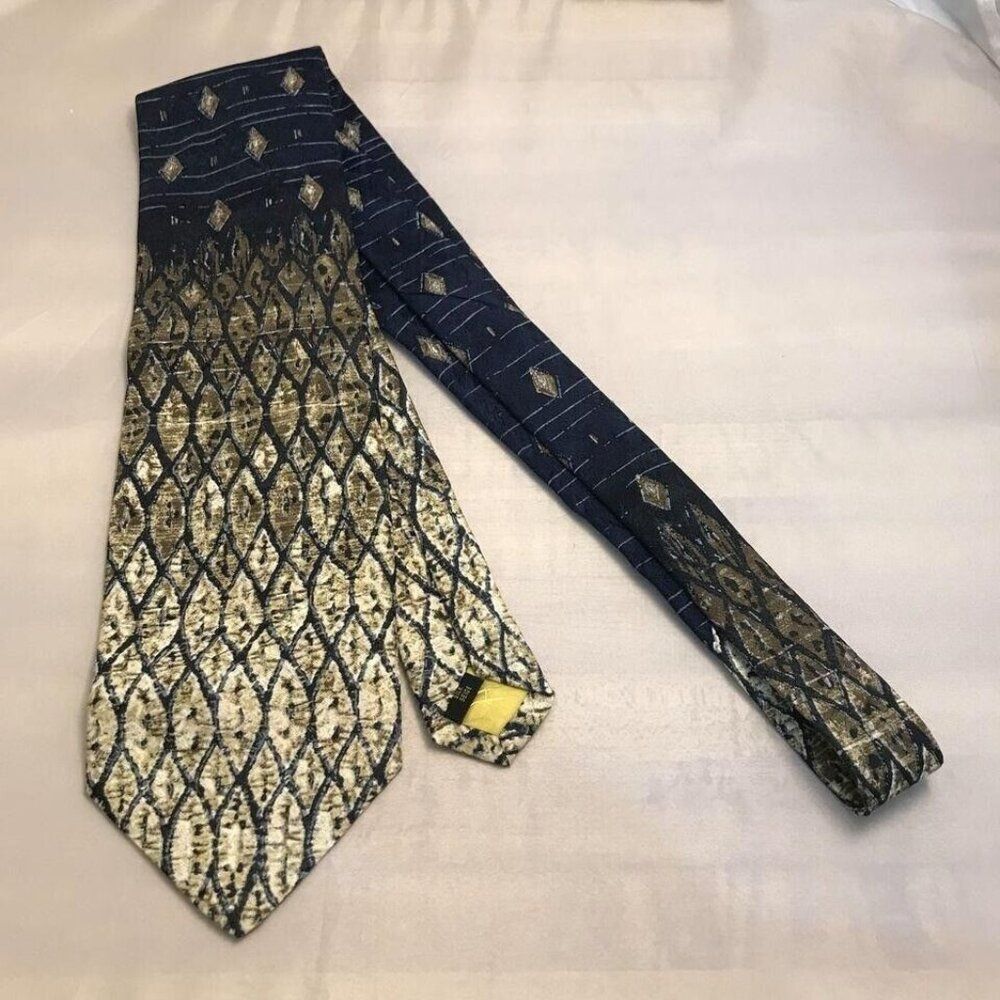 #1215 VTG HUBERT MILANO SILK BROWN TIE MADE IN ITALY 58x3.75